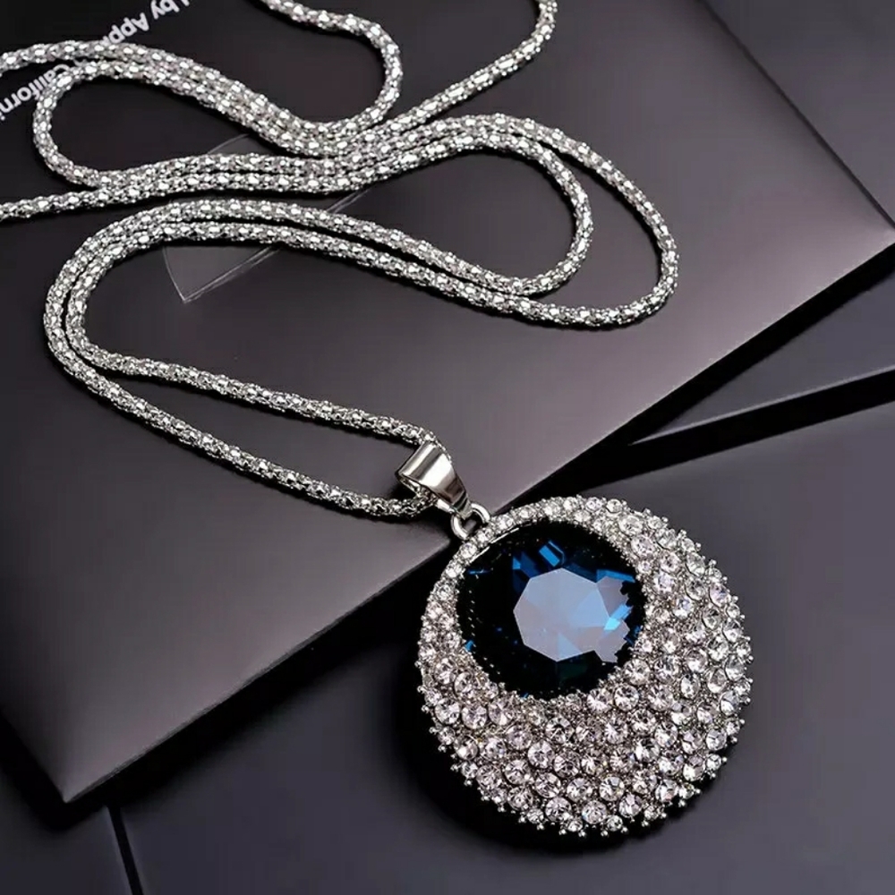Women round elegant necklace